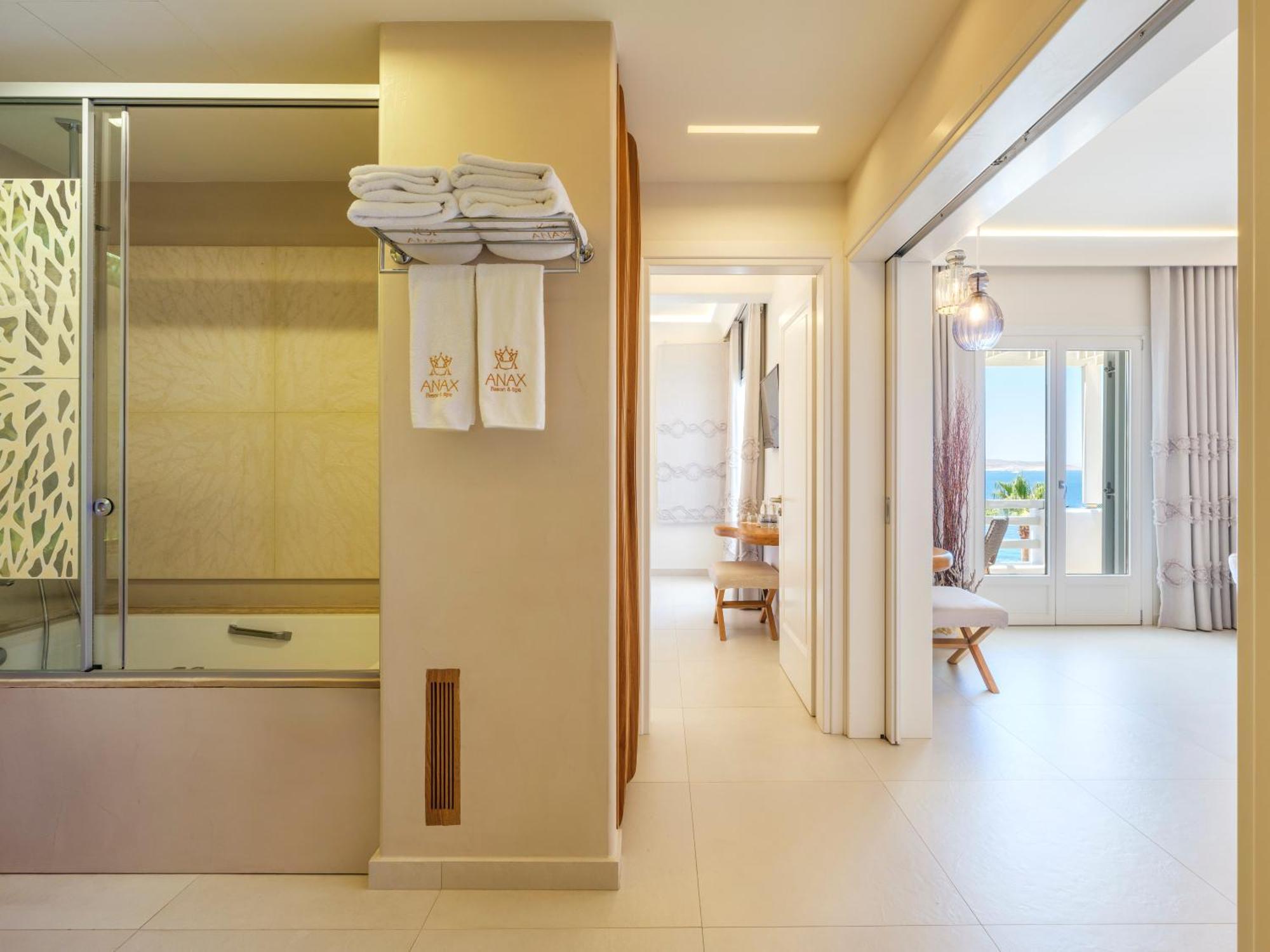 Suite Executive con 2 Camere da Letto e Vista Mare Laterale
